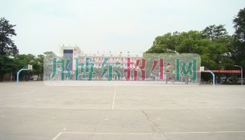 瀘縣建筑職業(yè)中專學校2016年報名條件、招生對象
