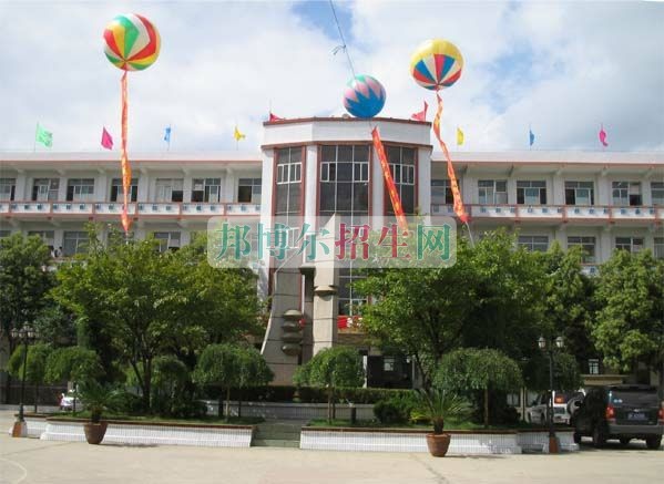 畢節(jié)地區(qū)財(cái)貿(mào)學(xué)校2016年報(bào)名條件、招生對(duì)象