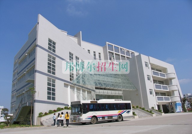 泉州經(jīng)貿(mào)職業(yè)技術學院招生辦聯(lián)系電話