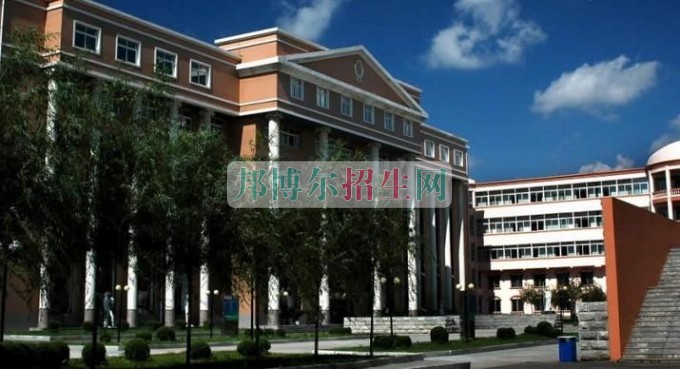 中?？即髮W怎么考