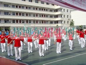 中等?？剖侵袑? width=