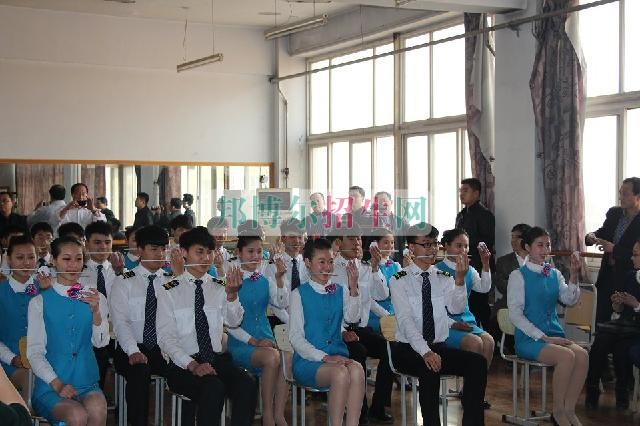 初中畢業(yè)可以去學航空服務嗎