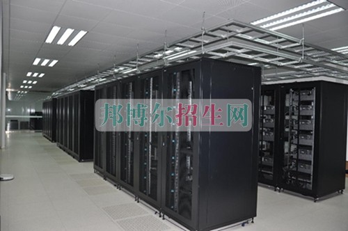 女生學(xué)計算機(jī)應(yīng)用技術(shù)