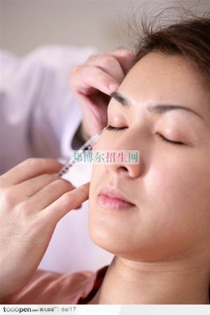  初中畢業(yè)可以去學醫(yī)學美容嗎