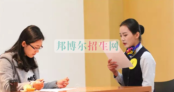 成都航空旅游職業(yè)學(xué)校開啟新學(xué)期首場招聘，場面火爆美女如云