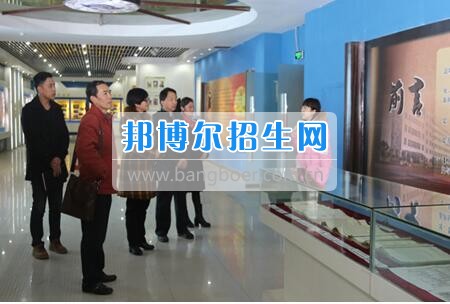 四川省檔案學(xué)校張其可副校長(zhǎng)帶隊(duì)赴綿陽職業(yè)技術(shù)學(xué)院參觀考察