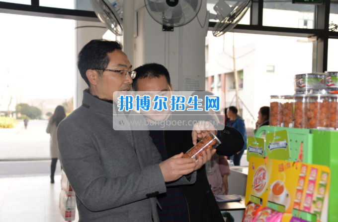 川南幼兒師范高等?？茖W(xué)校領(lǐng)導(dǎo)率隊檢查開學(xué)準(zhǔn)備工作