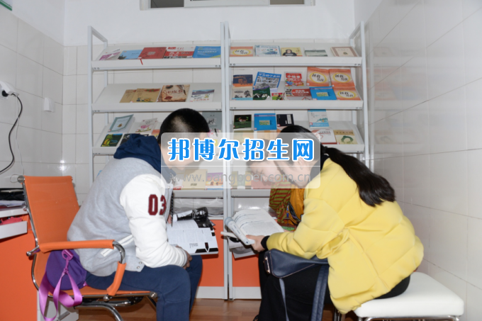 川南幼兒師范高等專科學(xué)校黨團(tuán)工作站、圖書漂流站在學(xué)生公寓正式運(yùn)行