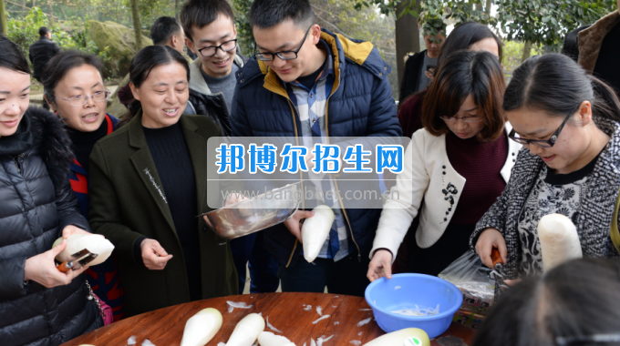川南幼兒師范高等?？茖W校舉行慶祝國際勞動婦女節(jié)活動