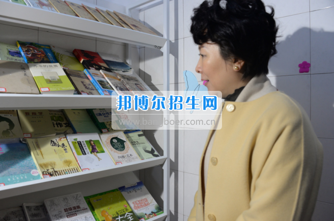 市委常委、宣傳部長潘梅到川南幼兒師范高等?？茖W(xué)校調(diào)研思想政治工作