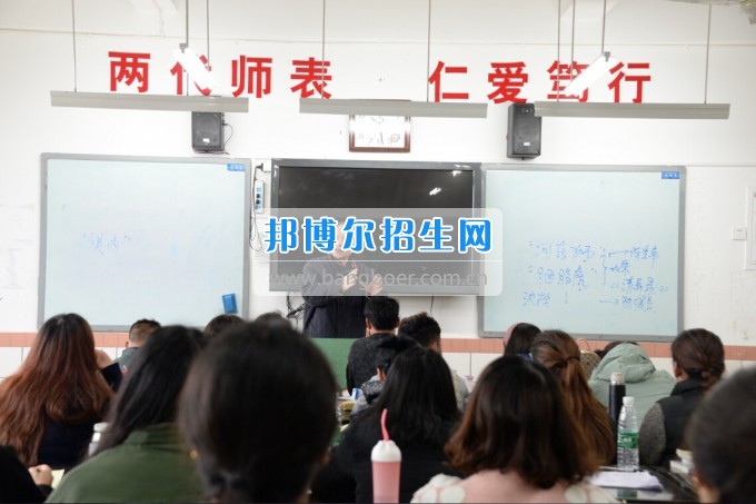 川南幼兒師范高等?？茖W(xué)校2017質(zhì)量年：撲下身子抓落實