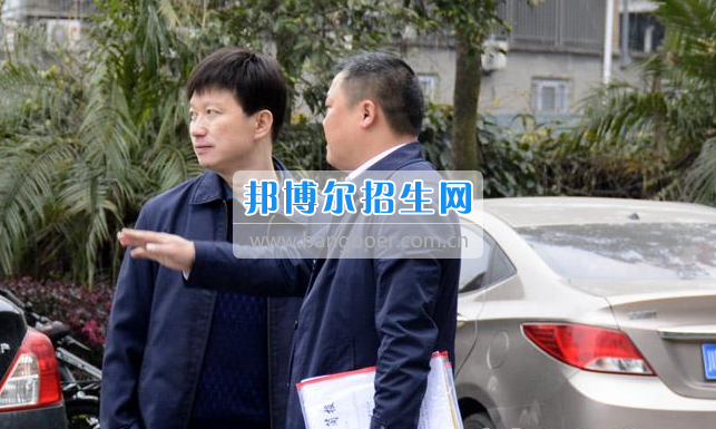 區(qū)委常委、宣傳部長(zhǎng)邱躍峰一行視察南充市建華職業(yè)中學(xué)