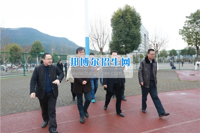 省體育局蔣顯倫副局長一行到川北幼兒師范高等?？茖W(xué)校調(diào)研