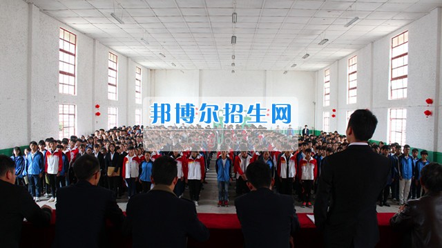馨知心集團(tuán)、云南動(dòng)高鐵普鐵公司、上海大眾等多家單位在我校舉辦招聘會(huì)