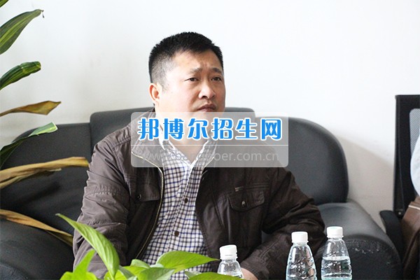 成都希望航空職業(yè)學校大學生創(chuàng)業(yè)孵化示范基地通過初審
