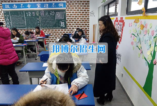 畢節(jié)醫(yī)學(xué)高等?？茖W(xué)校抓考風(fēng)、嚴(yán)考紀(jì)、提質(zhì)量