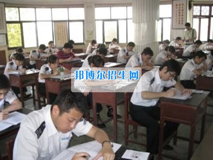 2017年春民航業(yè)特有工種職業(yè)技能鑒定在綿陽(yáng)航空職業(yè)學(xué)校舉行。