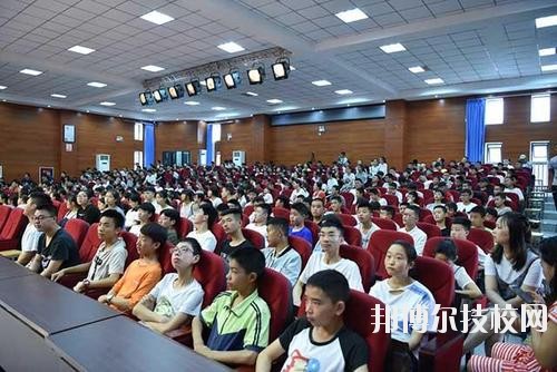 成都溫江區(qū)燎原職業(yè)技術(shù)學(xué)校2020年報名條件、招生要求、招生對象