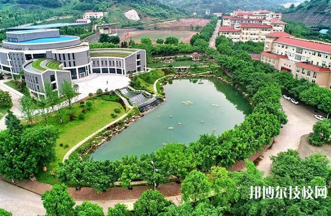 重慶女子職業(yè)高級中學2020年報名條件、招生要求、招生對象