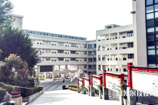 重慶輕工業(yè)學校2020年報名條件、招生要求、招生對象
