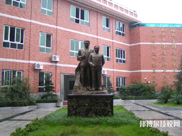 重慶渝中職業(yè)教育中心2020年報(bào)名條件、招生要求、招生對(duì)象
