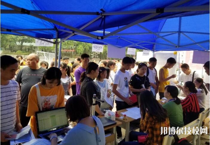銅仁中等職業(yè)學(xué)校2020年報(bào)名條件、招生要求、招生對(duì)象