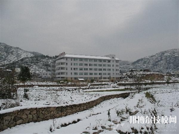 樂清市雁蕩山旅游學(xué)校2020年學(xué)費(fèi)、收費(fèi)多少 