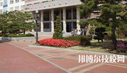 張掖市育才技工學(xué)校2020年報名條件、招生要求、招生對象