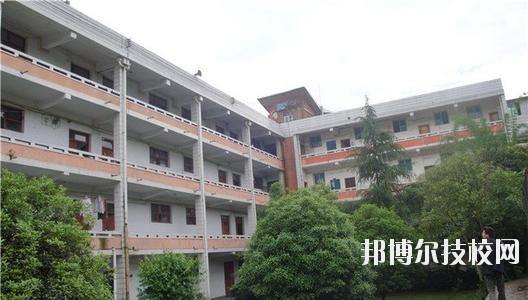 清鎮(zhèn)中等職業(yè)技術(shù)學(xué)校2020年報名條件、招生要求、招生對象