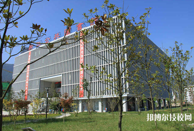 重慶黔江區(qū)民族職業(yè)教育中心2020年報(bào)名條件、招生要求、招生對象