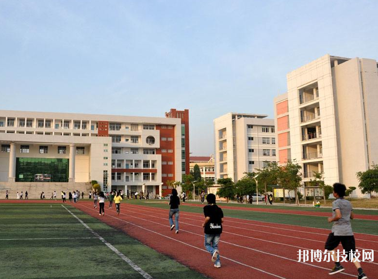 重慶青山工業(yè)技工學(xué)校怎么樣、好不好