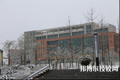 重慶榮昌職業(yè)教育中心2020年報名條件、招生要求、招生對象