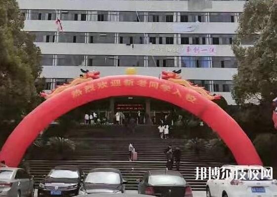貴陽精工科技學(xué)校2020年學(xué)費、收費多少