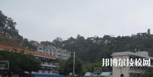 廣西右江民族商業(yè)學(xué)校怎么樣、好不好