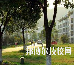 重慶第二財貿(mào)學(xué)校怎么樣、好不好