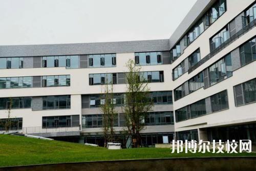 安龍職業(yè)技術(shù)學(xué)校2020年報名條件、招生要求、招生對象