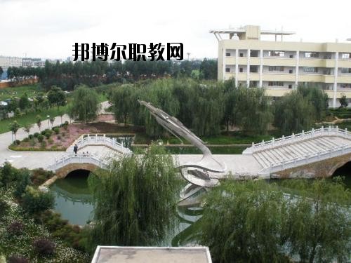 曲靖陸良縣職業(yè)技術(shù)學校2020年報名條件、招生要求、招生對象