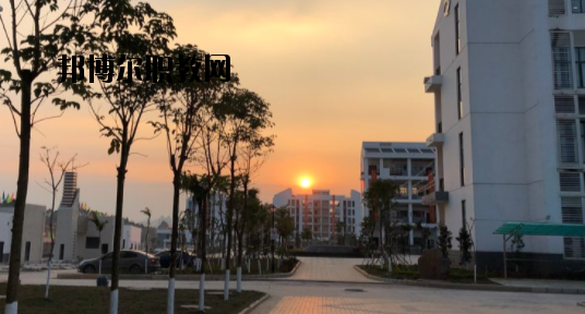廣西二輕高級(jí)技工學(xué)校怎么樣、好不好