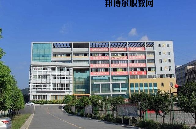 遵義博導(dǎo)網(wǎng)絡(luò)職業(yè)技術(shù)學(xué)校2020年報名條件、招生要求、招生對象