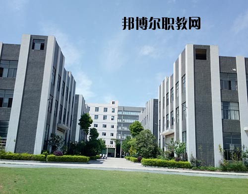 贛州服裝職業(yè)技術學校怎么樣、好不好