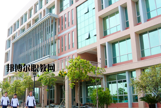 東莞信息技術(shù)學(xué)校2020年報(bào)名條件、招生要求、招生對(duì)象
