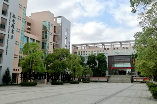 東莞信息技術(shù)學(xué)校2020年招生辦聯(lián)系電話(huà)
