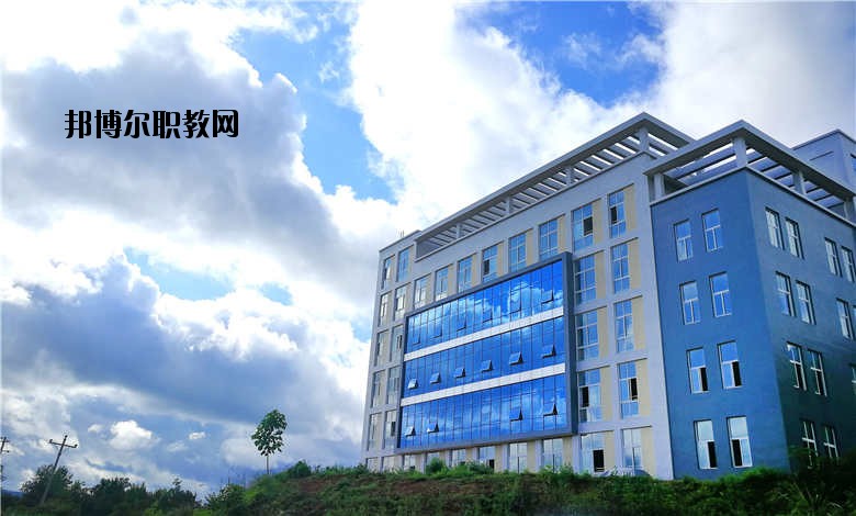四川省南充衛(wèi)生學(xué)校2020年報名條件、招生要求、招生對象