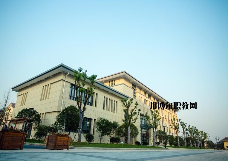 龍游縣職業(yè)技術(shù)學(xué)校2020年報(bào)名條件、招生要求、招生對(duì)象