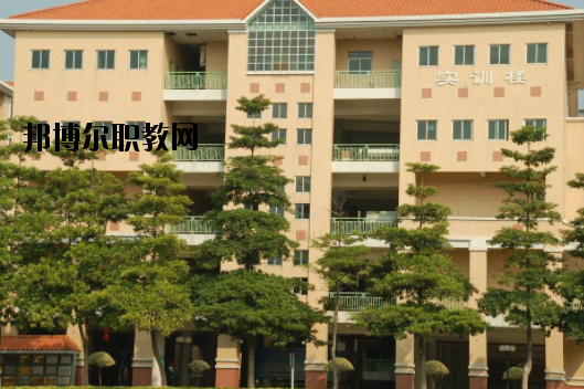 東莞商業(yè)學(xué)校2020年報(bào)名條件、招生要求、招生對(duì)象