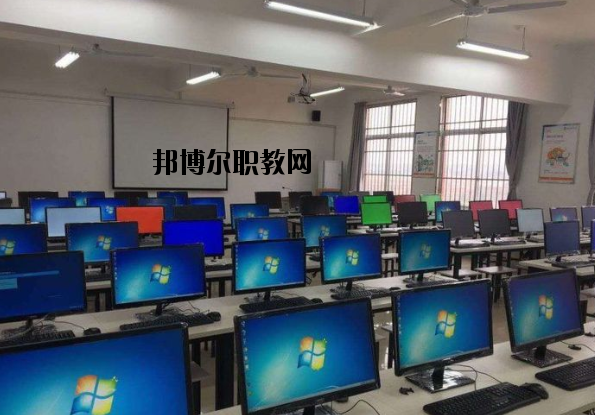安義職業(yè)技術(shù)學(xué)校2020年報名條件、招生要求、招生對象