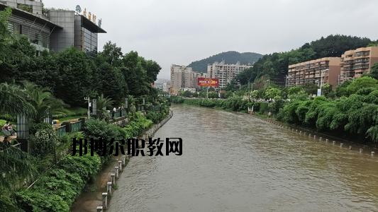 貴陽長征職業(yè)技術(shù)學(xué)校2020年報名條件、招生要求、招生對象