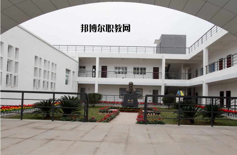 南充技師學(xué)院2020年報名條件、招生要求、招生對象