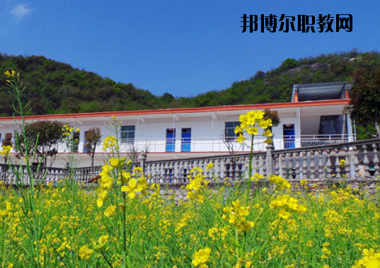 景德鎮(zhèn)傳統(tǒng)文化職業(yè)學(xué)校2020年報(bào)名條件、招生要求、招生對(duì)象