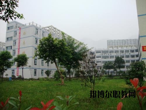 四川筠連職業(yè)技術(shù)學(xué)校2020年報(bào)名條件、招生要求、招生對(duì)象